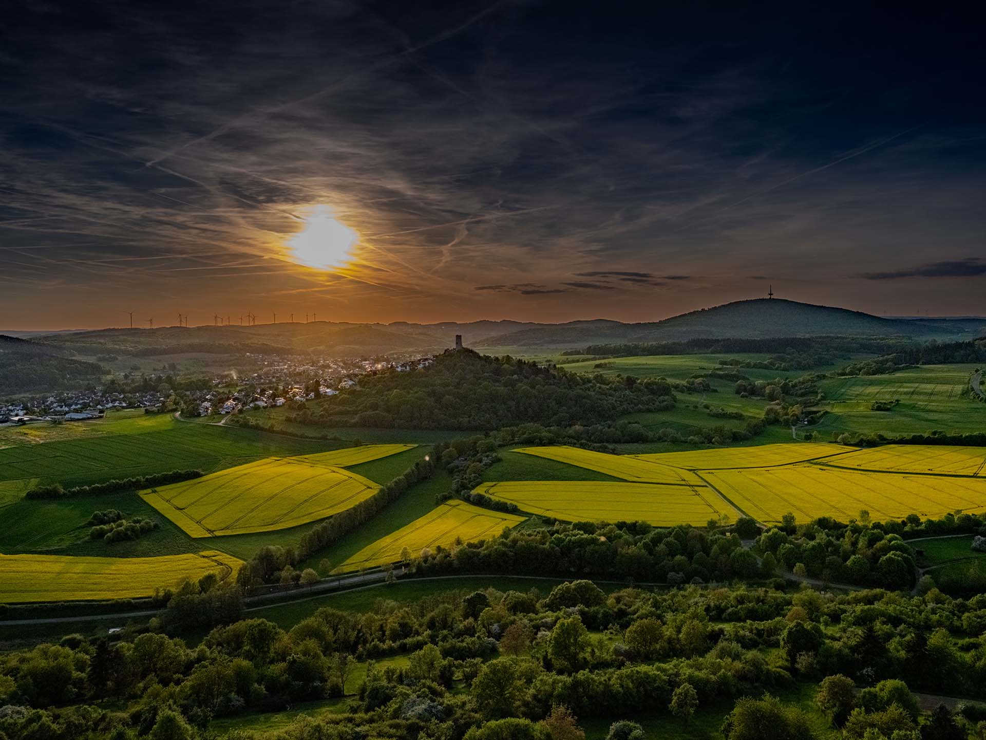 April: Königlicher Sonnenuntergang über Gießen von Matthias Panholzer