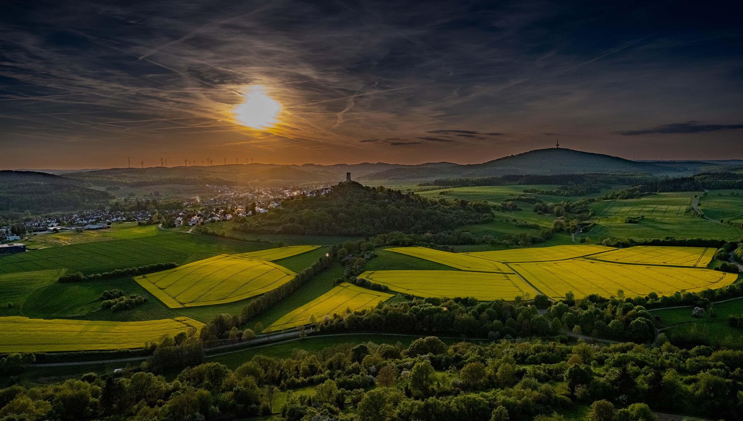 April: Königlicher Sonnenuntergang über Gießen von Matthias Panholzer